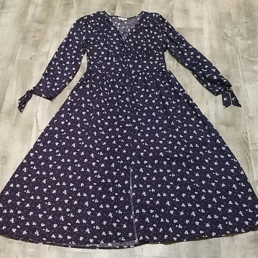 Super cute button up dress